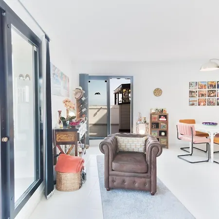Old Penthouse With Fantastic Views & Parking Apartamento