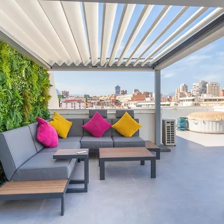 Lägenhet Old Penthouse With Fantastic Views & Parking *
