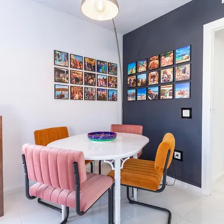 Old Penthouse With Fantastic Views & Parking Lägenhet *